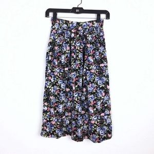 Vintage floral patterned knee length skirt fits like a size small rayon